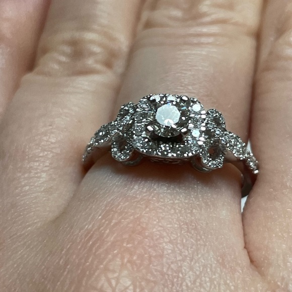 Vera Wang 14KT WG 3/4 CTTW Diamond Ring HI/I1 - Picture 7 of 12